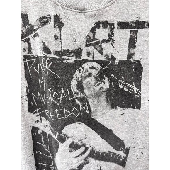 ✌️ 2/$40 ✌️ Kurt Cobain Gray and Plaid Crewneck Hot Topic sz Small - Picture 2 of 4